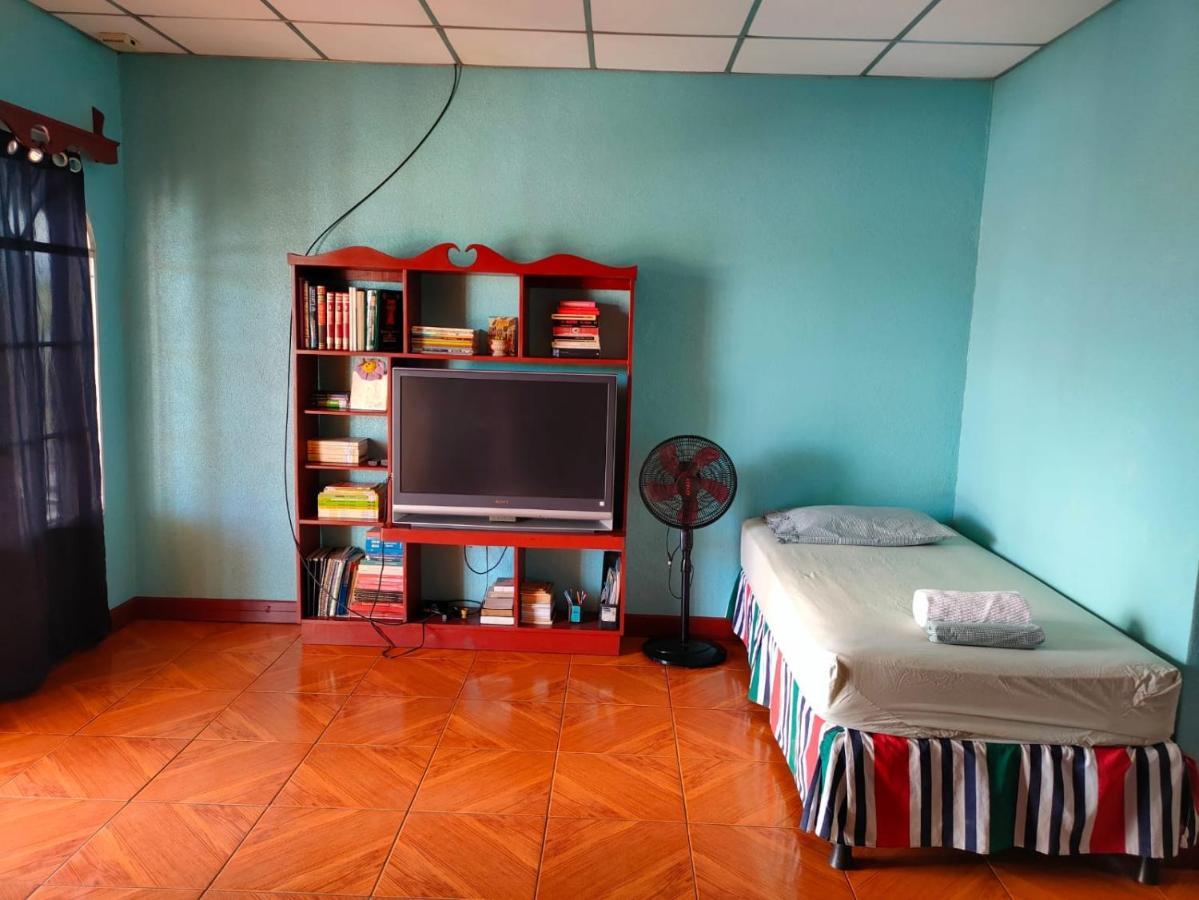 ماناجوا Casa Robles - Room Close To Airport #2 المظهر الخارجي الصورة